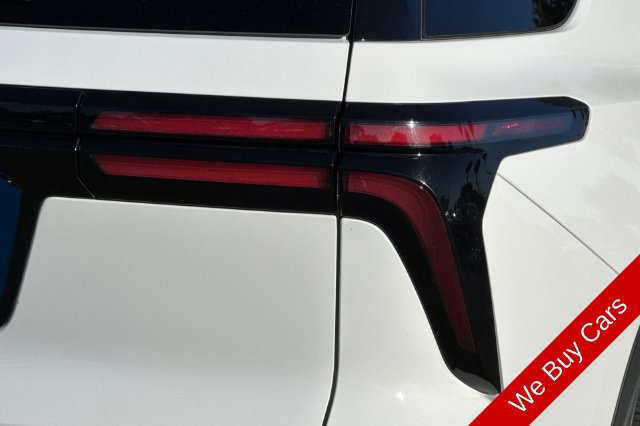 Used 2025 Chevrolet Traverse LT AWD/4WD image 33