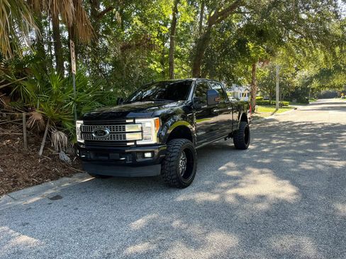Used 2019 Ford F250 Platinum w/ Platinum Ultimate Package AWD/4WD image 8