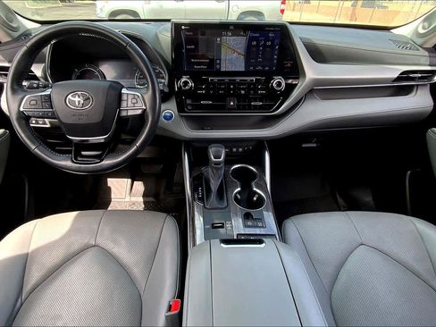 Used 2021 Toyota Highlander Platinum image 13