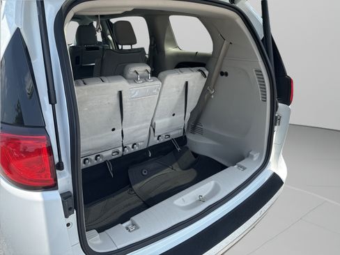 Used 2019 Chrysler Pacifica Limited w/ Advanced Safetytec Group FWD image 30