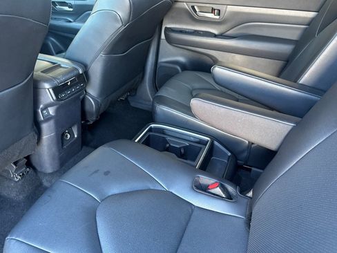 Used 2025 Toyota Grand Highlander AWD image 15