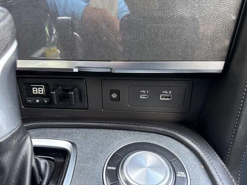 Used 2023 Nissan Armada SV RWD image 33