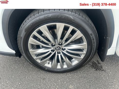 Used 2022 Toyota Highlander Platinum AWD/4WD image 24