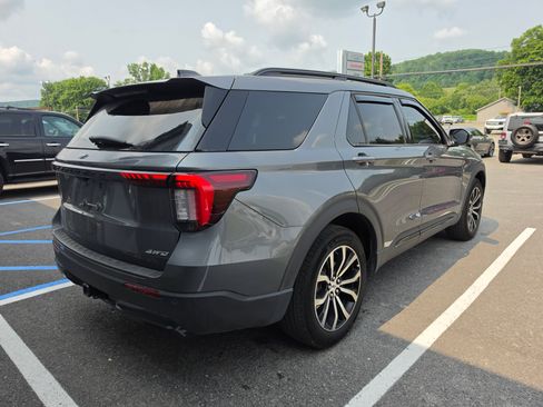 Used 2026 Ford Explorer ST-Line AWD/4WD image 3