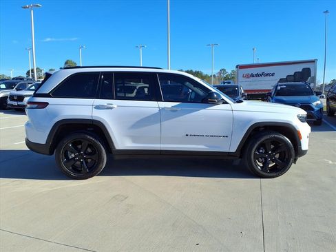 Used 2024 Jeep Grand Cherokee Altitude image 5
