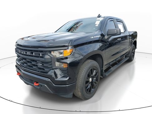 Used 2022 Chevrolet Silverado 1500 Custom image 3