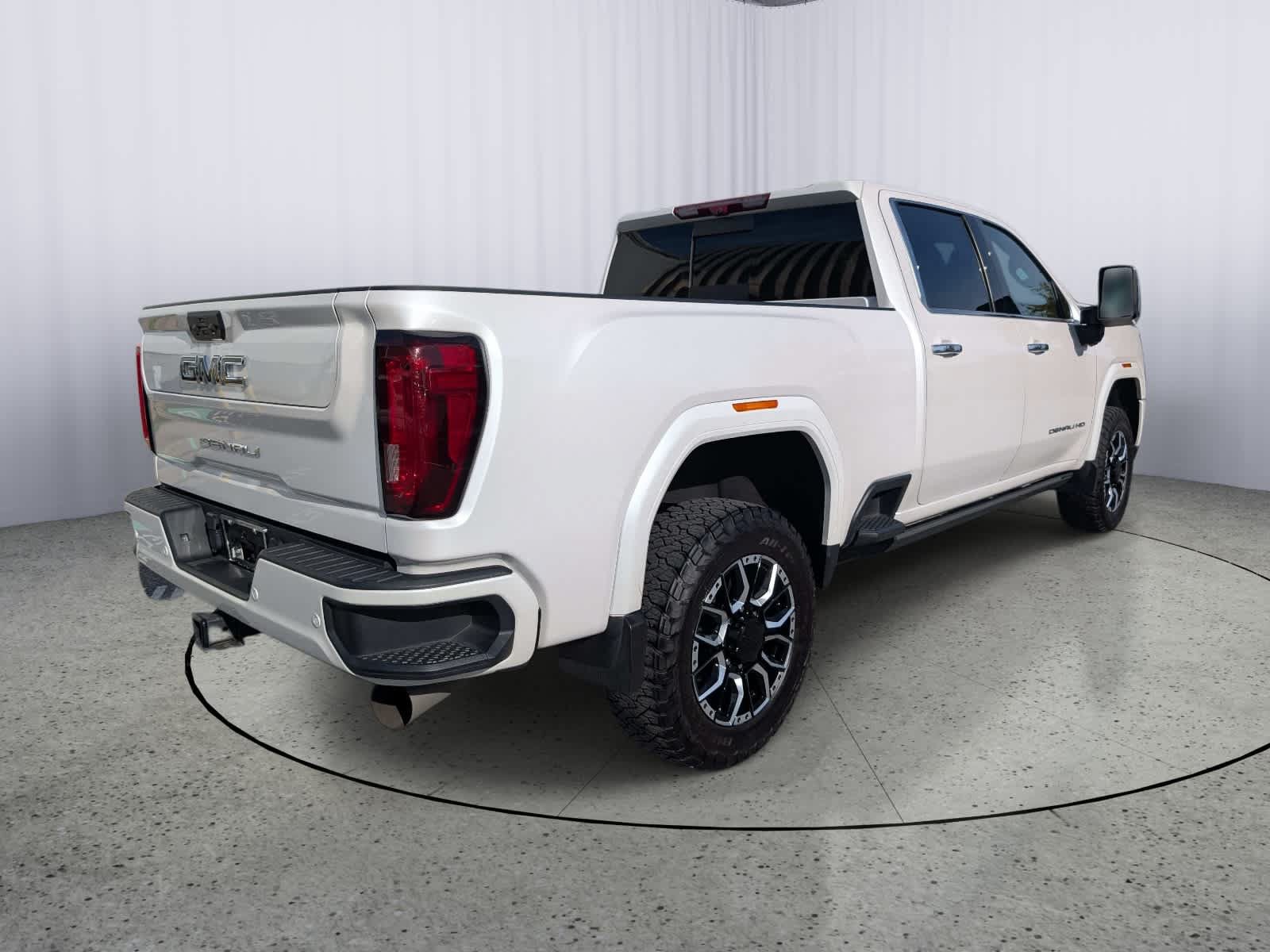 Certified 2023 GMC Sierra 3500 Denali w/ Denali Ultimate Package AWD/4WD image 3
