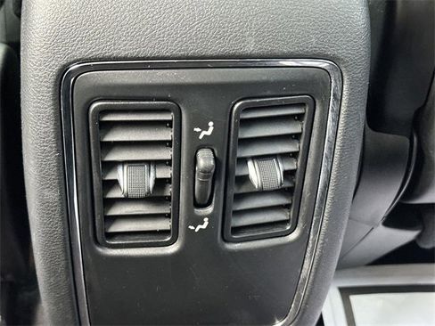 Used 2016 Jeep Grand Cherokee Laredo image 18