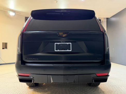 Used 2022 Cadillac Escalade ESV Premium Luxury RWD image 9