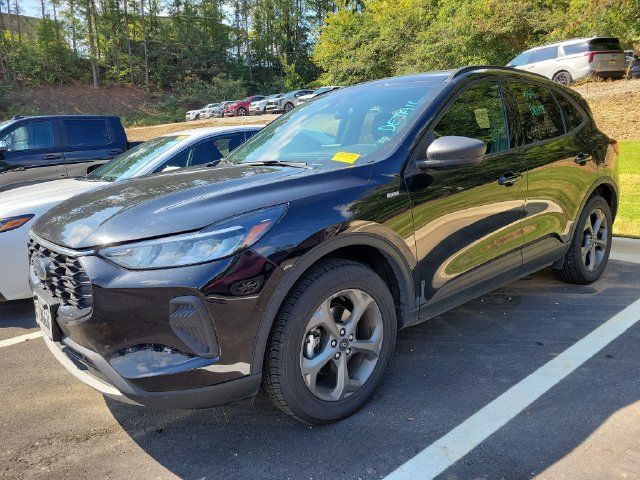 Used 2025 Ford Escape ST-Line AWD/4WD image 3