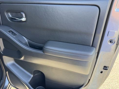 Used 2022 Nissan Frontier SV image 8