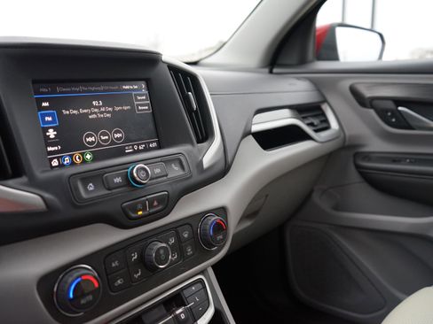 Used 2022 GMC Terrain SLE w/ Driver Convenience Package image 18