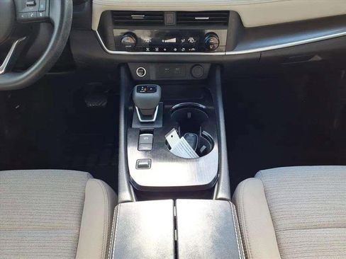 Used 2023 Nissan Rogue SV image 11