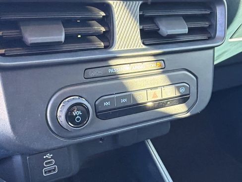 Used 2025 Ford Maverick XL image 14