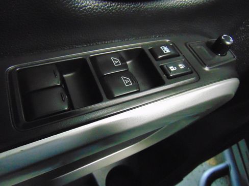 Used 2021 Nissan Titan SV w/ SV Convenience Package AWD/4WD image 8