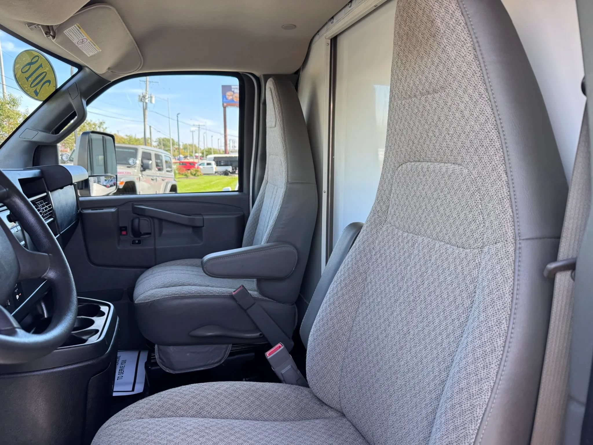 Used 2018 Chevrolet Express 3500 w/ Power Convenience Package RWD image 9