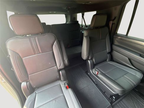 Used 2024 Chevrolet Suburban RST w/ Luxury Package AWD/4WD image 31
