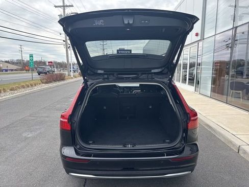 Used 2025 Volvo V60 B5 Cross Country Plus image 10