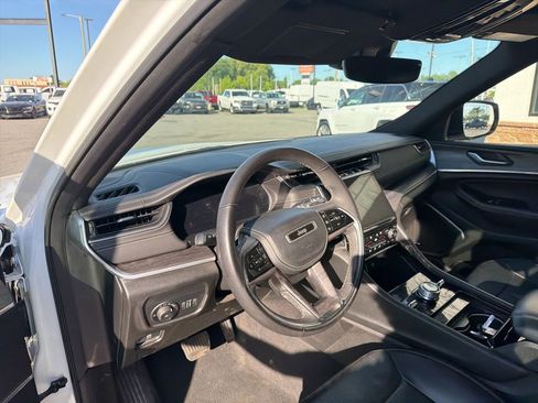 Used 2023 Jeep Grand Cherokee L Overland image 4