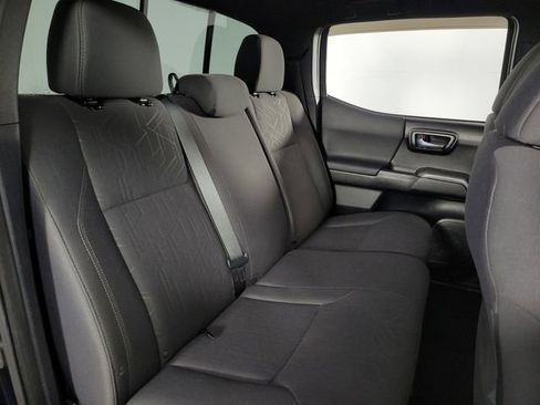 Used 2017 Toyota Tacoma TRD Off-Road AWD/4WD image 17