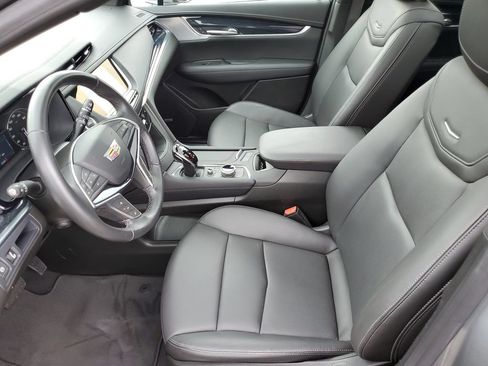 Used 2024 Cadillac XT5 Premium Luxury FWD image 5