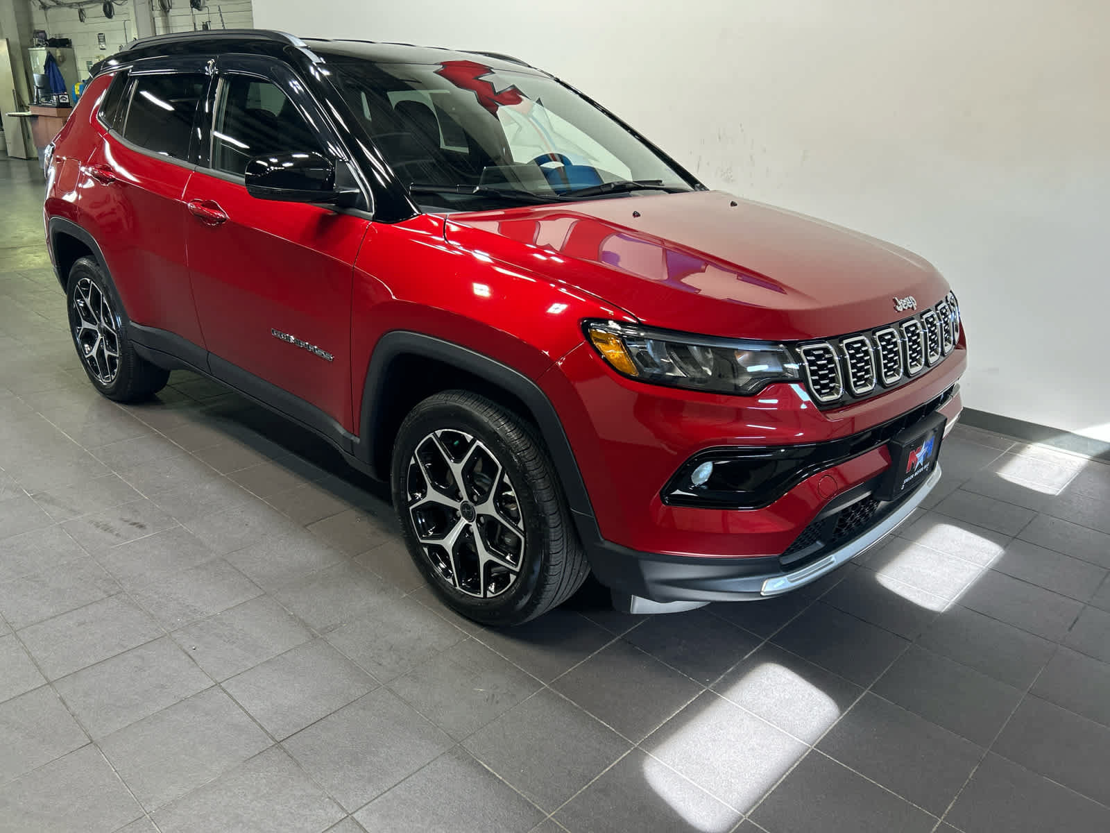 Used 2025 Jeep Compass Limited AWD/4WD image 2