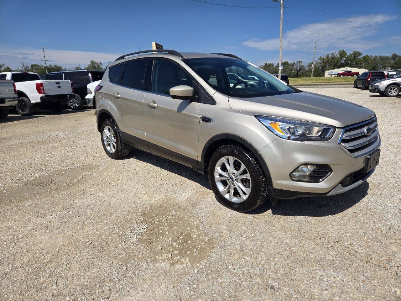 Used 2017 Ford Escape SE w/ Equipment Group 201A AWD/4WD image 1
