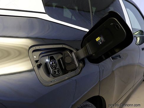 New 2026 BMW iX xDrive60 image 10