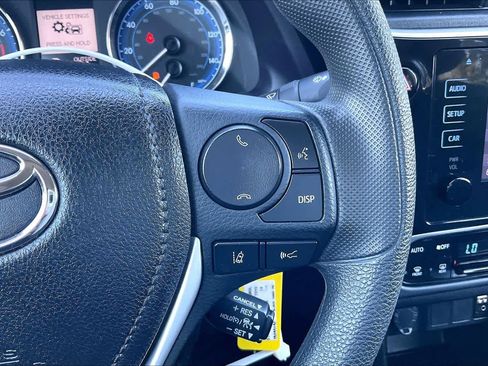Used 2018 Toyota Corolla LE image 23