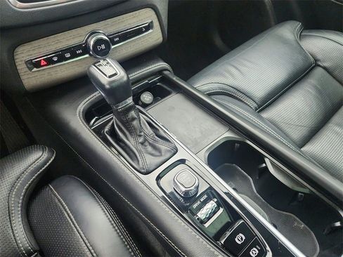 Used 2021 Volvo XC90 T6 Inscription w/ Lounge Package image 16