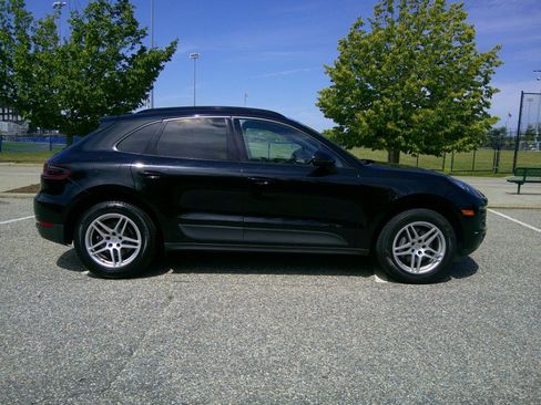 Used 2017 Porsche Macan AWD/4WD image 8