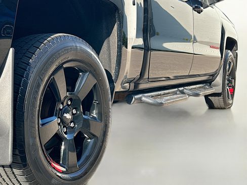 Used 2018 Chevrolet Silverado 1500 LTZ Z71 w/ Redline Edition image 15