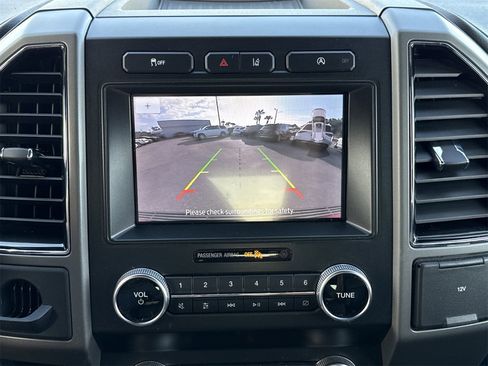 Used 2021 Ford Expedition XLT image 20