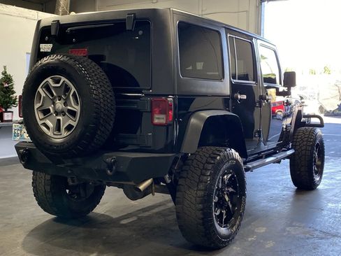 Used 2018 Jeep Wrangler Unlimited Rubicon w/ Connectivity Group image 4