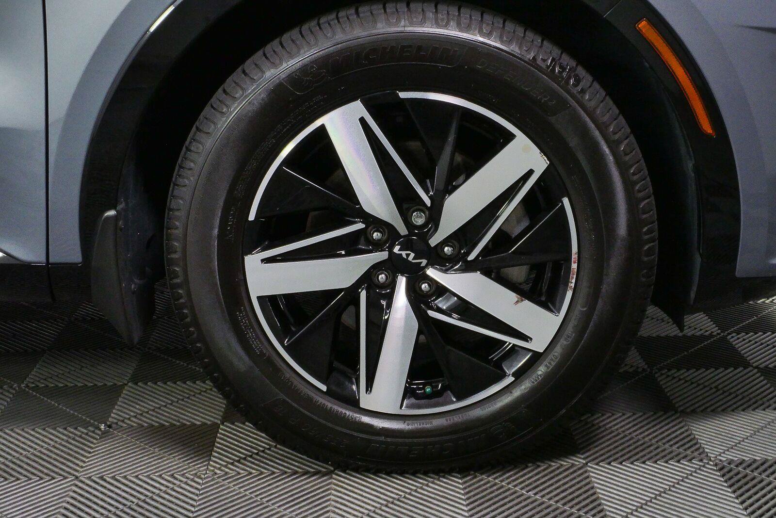 Used 2023 Kia Sorento S FWD image 38