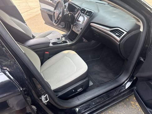 Used 2019 Ford Fusion SE w/ Equipment Group 151A FWD image 20