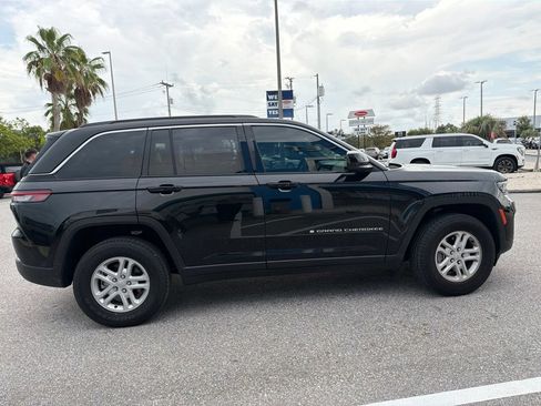 Used 2025 Jeep Grand Cherokee Laredo RWD image 5