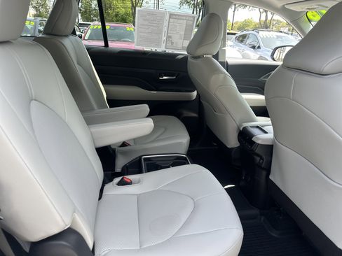 Used 2026 Toyota Grand Highlander XLE image 14