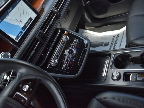 Used 2022 Lincoln Corsair Reserve w/ Sport Package AWD/4WD image 27