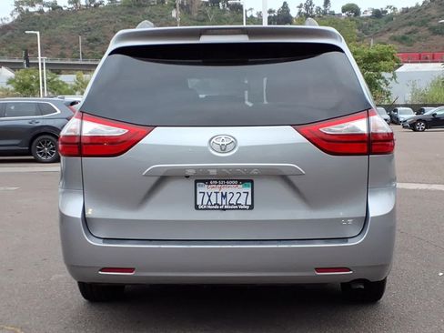 Used 2017 Toyota Sienna LE FWD image 5