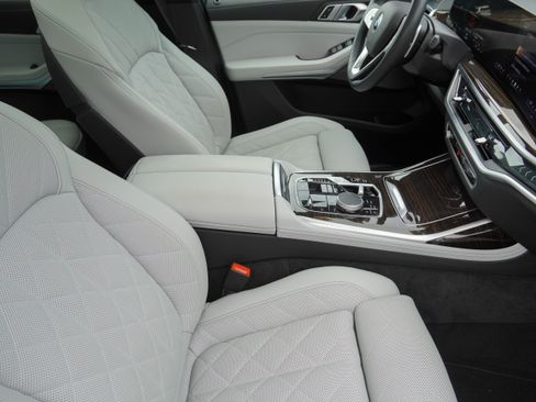 Certified 2025 BMW X7 xDrive40i AWD/4WD image 9