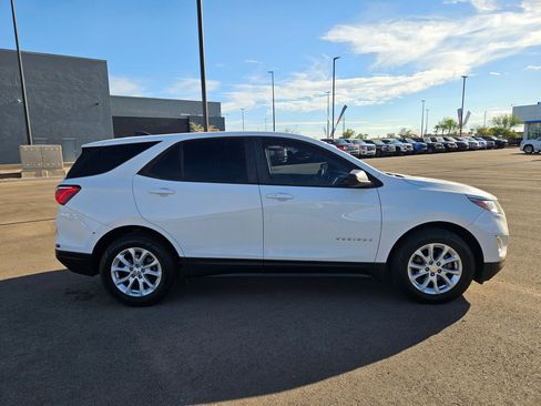 Certified 2020 Chevrolet Equinox LS w/ LS Convenience Package FWD image 6