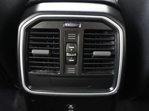 Used 2023 Porsche Macan AWD/4WD image 52