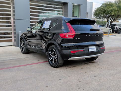 Used 2025 Volvo XC40 B5 Core image 7