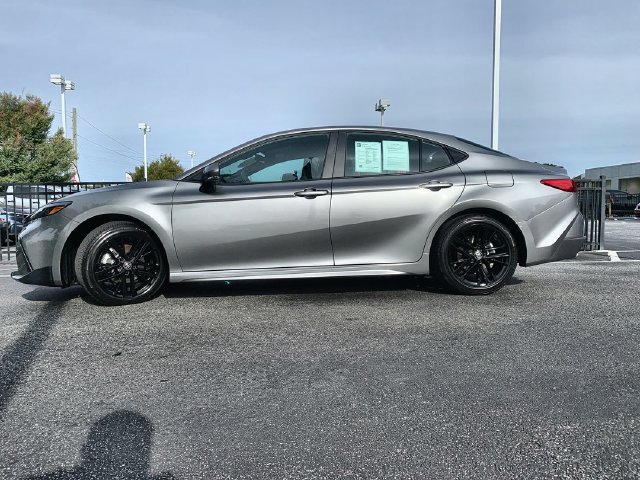 Used 2026 Toyota Camry SE FWD image 5