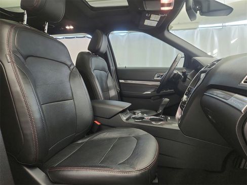 Used 2018 Ford Explorer Sport image 26
