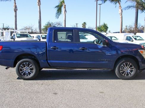 Used 2022 Nissan Titan SV image 10