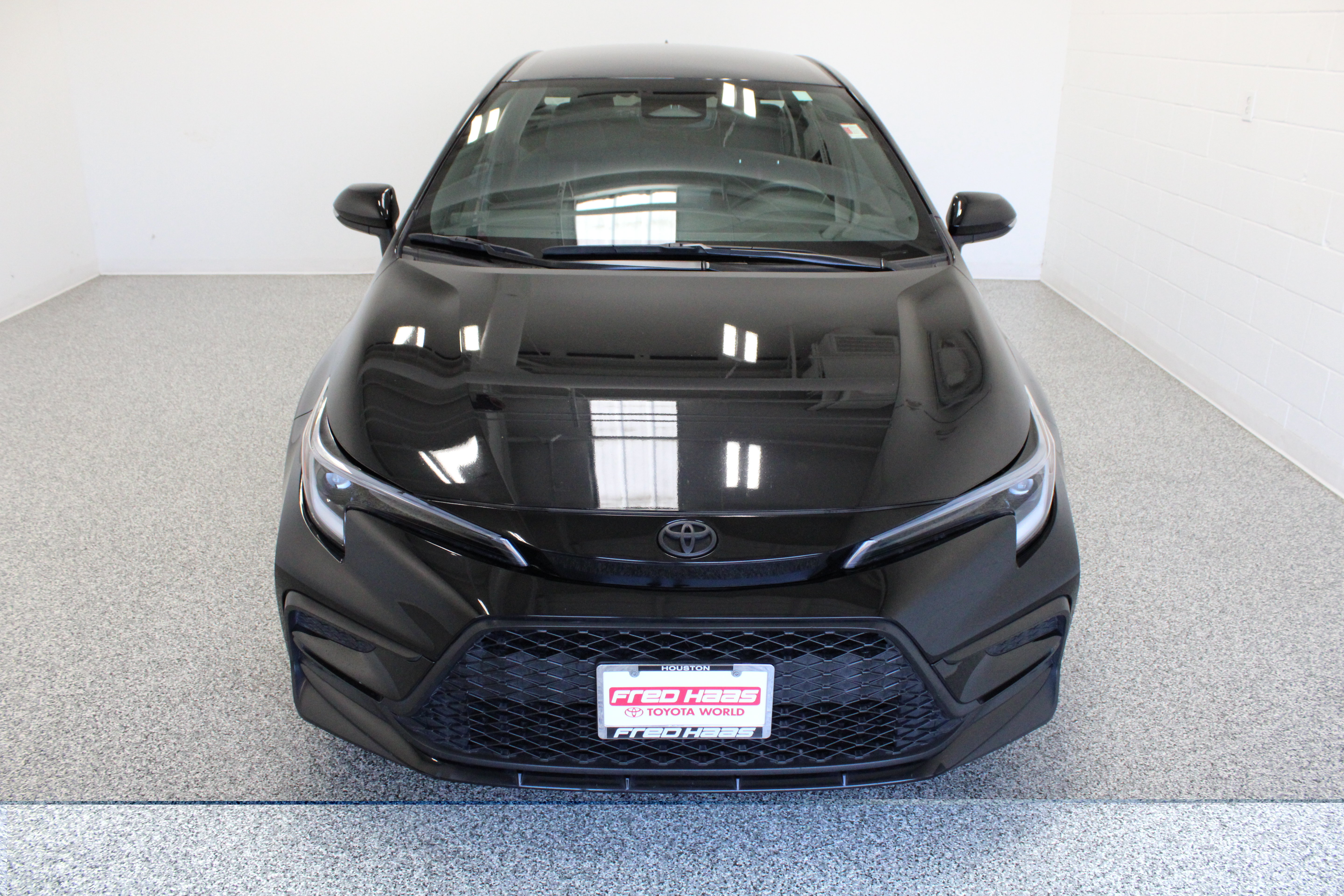 Certified 2024 Toyota Corolla SE FWD image 3