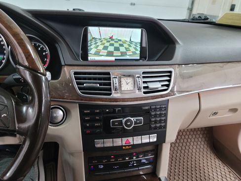 Used 2014 Mercedes-Benz E 350 4MATIC Sedan w/ Premium 1 Package image 21