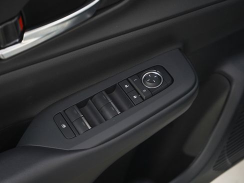 Used 2025 Toyota Prius AWD image 19